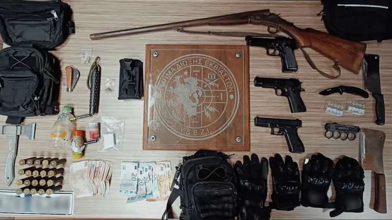 Αδίστακτα μέλη συμμορίας: Ξυλοκοπούσαν πελάτες σε νυχτερινά μαγαζιά αλλά και φιλάθλους σε ποδοσφαιρικούς αγώνες
