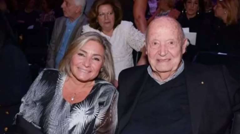 Το μυστικό της μακροζωίας του Μίμη Πλέσσα, αποκαλύπτει η σύζυγός του: Τι δεν έφαγε ποτέ και φτάνει σε ηλικία 100 ετών