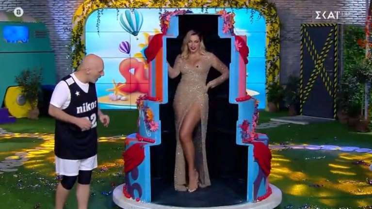 &quot;Ιεροσυλία&quot;: H Κωνσταντίνα Σπυροπούλου το... έπαιξε Μέριλιν Μονρόε στην εκπομπή του Μουτσινά [Βίντεο]