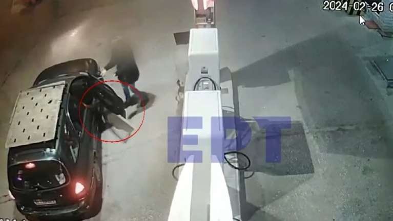 Θεσσαλονίκη: Λήστεψαν ιδιοκτήτρια βενζινάδικου - Της άρπαξαν τον σταυρό από τον λαιμό [βίντεο]