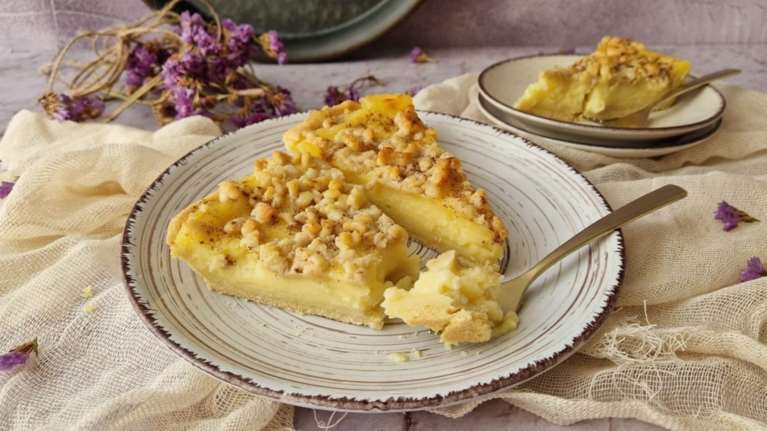 Αυτό το γλυκό είναι κόλαση: Τάρτα βανίλιας με crumble κανέλας