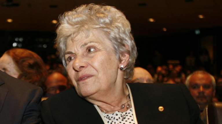 Την Τρίτη το μεσημέρι στο Α&#39; Νεκροταφείο η κηδεία της Κικής Δημουλά