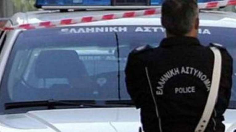 Αστυνομικός τραυματίστηκε έξω από τα γραφεία του ΠΑΣΟΚ - Εκπυρσοκρότησε το όπλο του