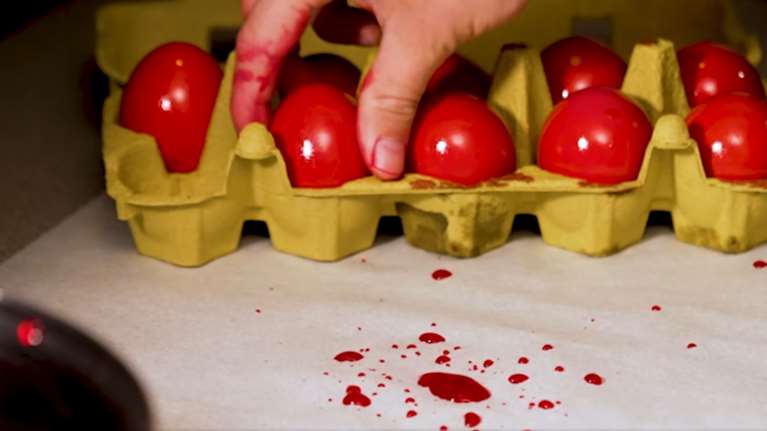 Το μήνυμα της ΕΛΑΣ για την έξοδο των εκδρομέων το Πάσχα: &quot;Βάφουμε κόκκινα μόνο τα αβγά&quot; [βίντεο]