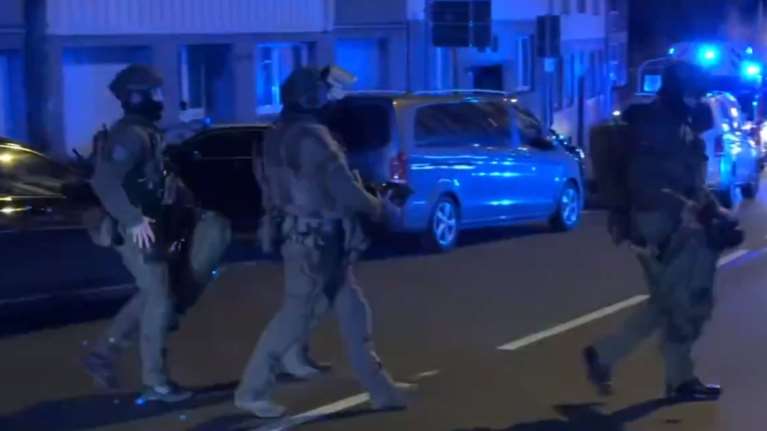 Γερμανία: 65χρονη εισέβαλε σε νοσοκομείο στο Άαχεν - Αναφορές για ομήρους [Βίντεο]