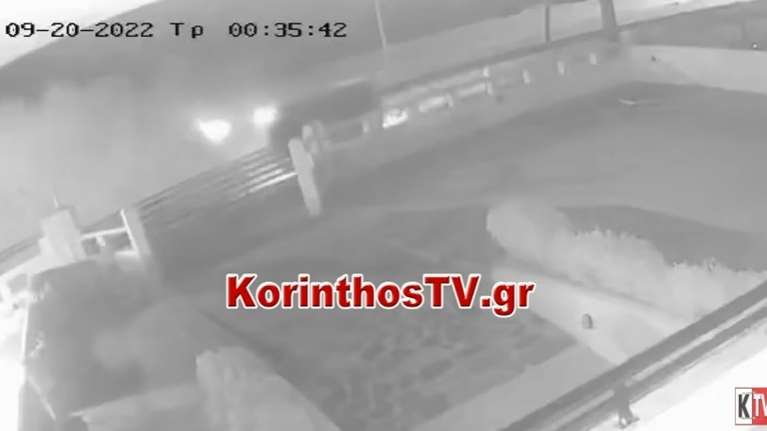 Σοκαριστικό τροχαίο στην Κόρινθο: IX έκανε 5 τούμπες στον αέρα - Πώς τη γλίτωσε ο οδηγός [βίντεο]