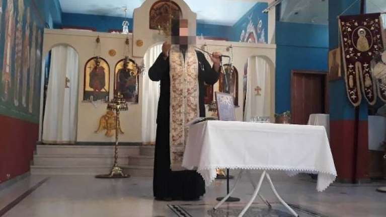 Σε εκκλησία της Αθήνας λειτουργεί ο πρώην επιχειρηματίας από την Πάτρα που φέσωσε πολίτες και έγινε ιερέας