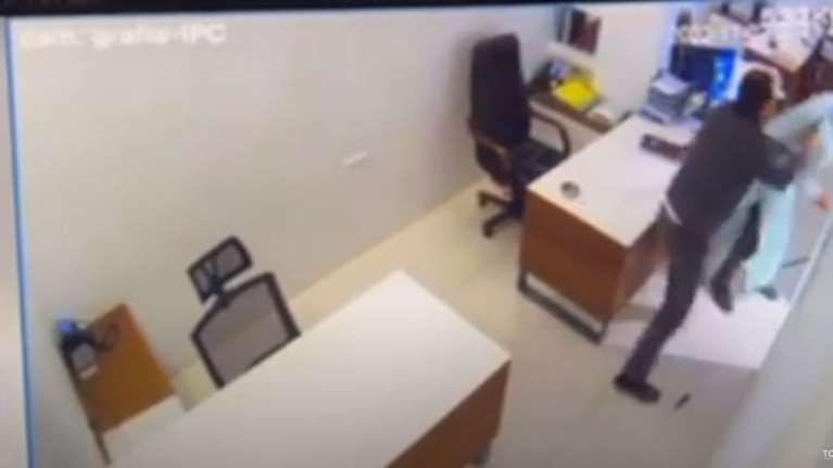 Βίντεο ντοκουμέντο: Η επίθεση και ο ξυλοδαρμός 41χρονου εργολάβου- Τους έτρεψε σε φυγή αλλά του πήραν 30.000 ευρώ