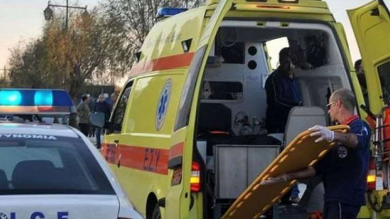 Σαλαμίνα: Μεθυσμένος χτύπησε άγρια διασώστη του ΕΚΑΒ που πήγε για τις πρώτες βοήθειες