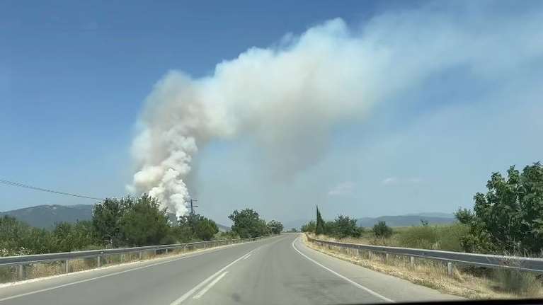 Μαίνεται η φωτιά στη Δράμα – Ενισχύονται οι πυροσβεστικές δυνάμεις (βίντεο)