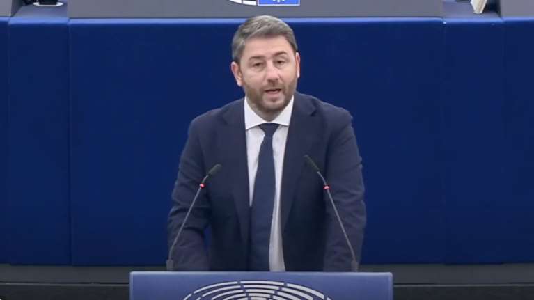 Ανδρουλάκης στο Ευρωκοινοβούλιο για δημοσιεύματα: Σενάρια επιστημονικής φαντασίας που θυμίζουν QAnon και Τραμπ