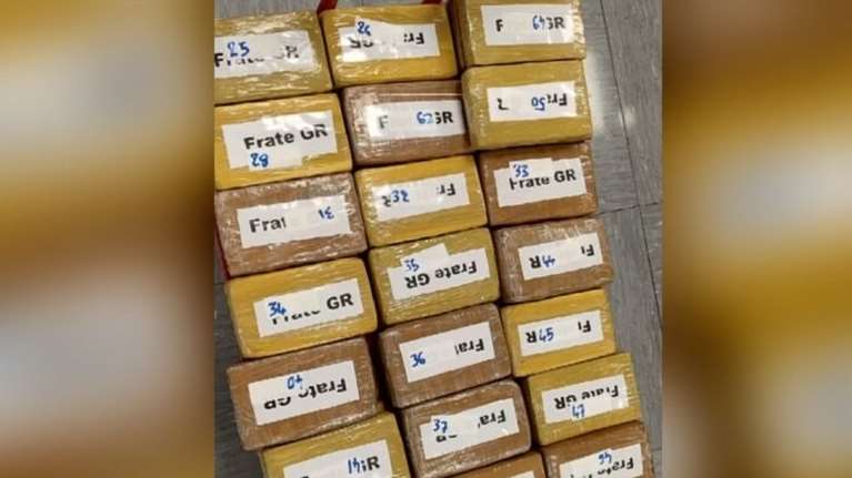 Πειραιάς: Κοντέινερ με γαρίδες έκρυβε φορτίο με 56 κιλά κοκαϊνης – Εντοπίστηκε με ακτίνες x-ray