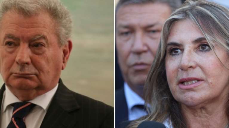 Δίκη Βαλυράκη: &quot;Ο Σήφης σφαγιάστηκε, δεν είχε ατύχημα - Εχουμε στυγερό έγκλημα&quot;, κατέθεσε η χήρα του πρώην υπουργού