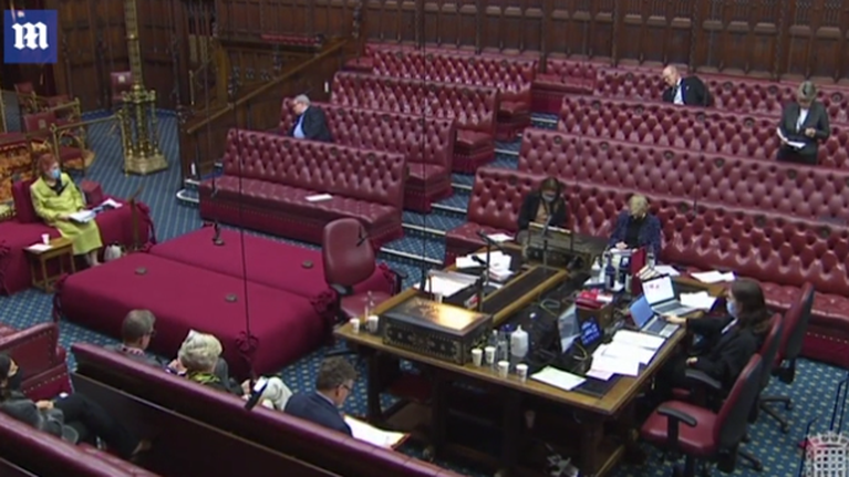 Κοιμήθηκες; Έχασες! Έκοψαν τον λόγο σε Βρετανό βουλευτή επειδή κοιμήθηκε στη συζήτηση στο Κοινοβούλιο