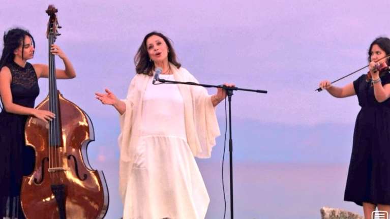 Maestro: Η Χάρις Αλεξίου τραγούδησε για πρώτη φορά μετά την απόφαση να αποσυρθεί - Αποθέωση στο Twitter