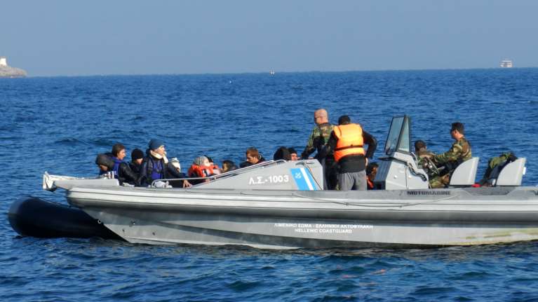 Τζια: Περίπου 100 μετανάστες διασώθηκαν από το Λιμενικό - Μεταφέρονται στη Μαλακάσα [βίντεο]