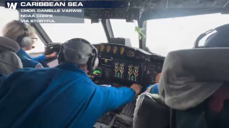 Πτήση του τρόμου για ερευνητικό αεροσκάφος στο μάτι του κυκλώνα Μελίσα [βίντεο]