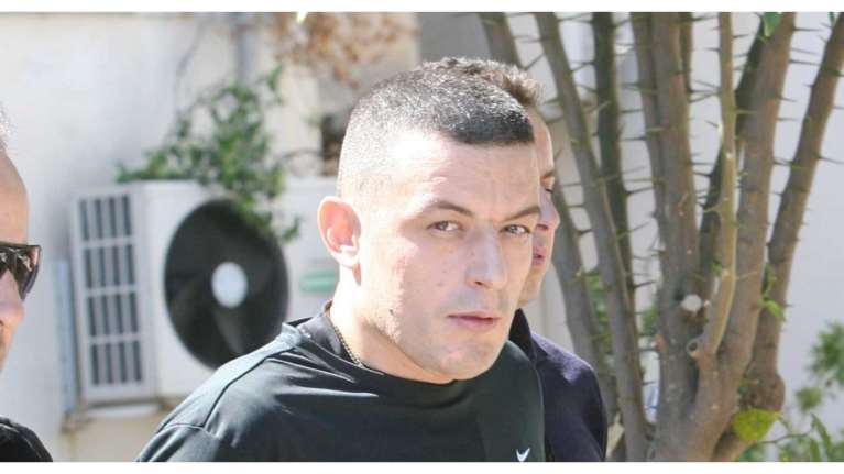 Απρόοπτο με τον Αλκέτ Ριζάι: "Έμεινε" η κλούβα που μετέφερε τον βαρυποινίτη στο νοσοκομείο της Λαμίας