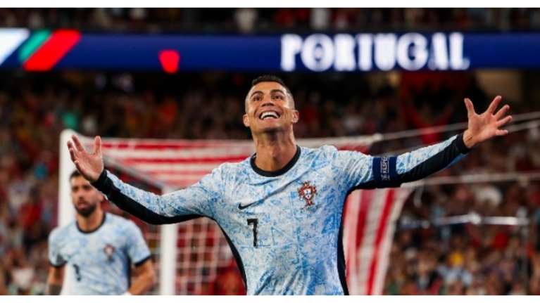 Ο Κριστιάνο Ρονάλντο πανηγυρίζει για το επίτευγμα των 900 γκολ: "Θέλω να φτάσω τα 1000"