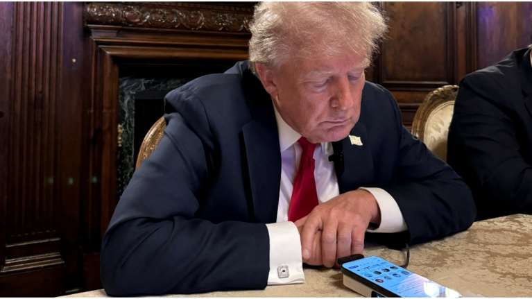 Μετ' εμποδίων η συνέντευξη "χάδι" του Τραμπ στον Μασκ μέσω Χ - Θεωρίες συνομωσίας για τα τεχνικά προβλήματα