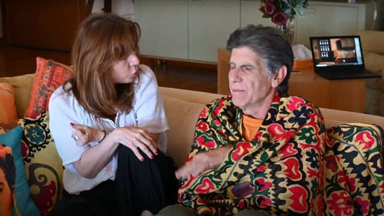 Δήμητρα Παπαδοπούλου - Γιάννης Μπέζος αναβιώνουν τους &quot;Απαράδεκτους&quot;: &quot;Είσαι ακόμα γκέι; - Είσαι ακόμα ηλίθια;&quot; [βίντεο]