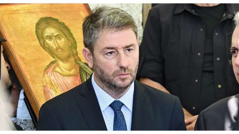 Προκλητικό δημοσίευμα μειονοτικής εφημερίδας κατά Ανδρουλάκη: Τον κατηγορεί για "χιτλερικές εμμονές" επειδή πήγε στην Τένεδο