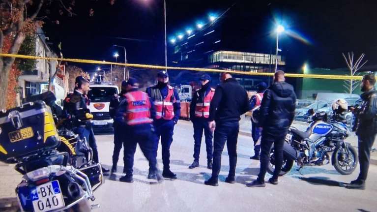 Επίθεση με καλάσνικοφ στον μεγαλύτερο τηλεοπτικό σταθμό της Αλβανίας - Ενας 60χρονος έπεσε νεκρός