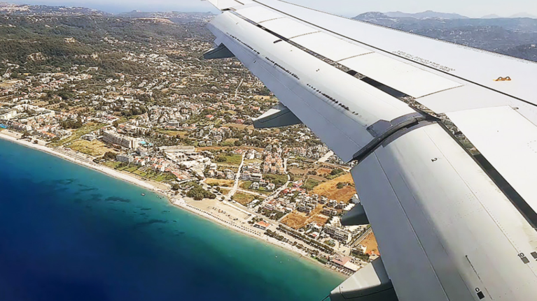 Ρόδος: Σπάνε το ένα ρεκόρ μετά το άλλο οι αφίξεις τουριστών - Ξεπερνούν και το 2019