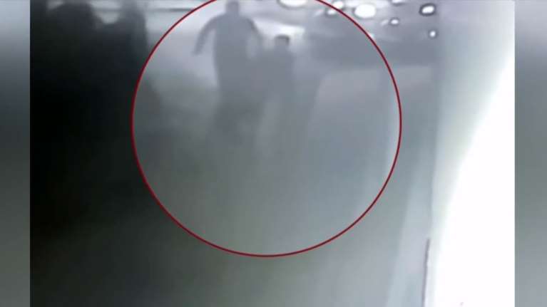 Έδεσσα: Βίντεο ντοκουμέντο - 10 ανήλικοι ξυλοκοπούν 16χρονο για τα μάτια μιας κοπέλας