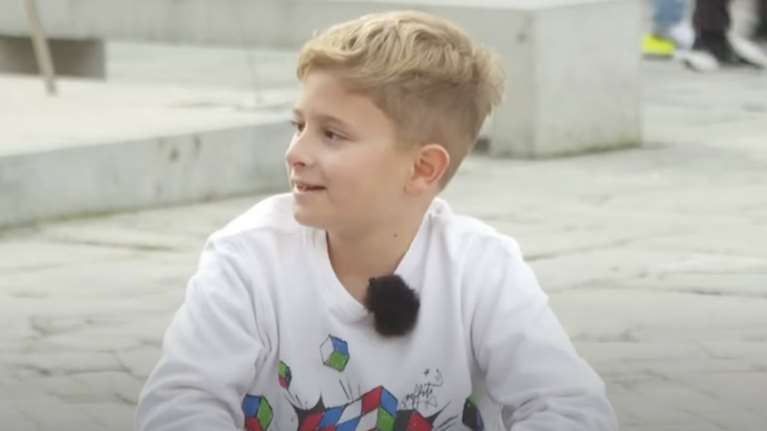 Ο 11χρονος Τρικαλινός που λύνει σε 17 δευτερόλεπτα τον κύβο του Ρούμπικ - Ετοιμάζεται για διεθνή διαγωνισμό [βίντεο]