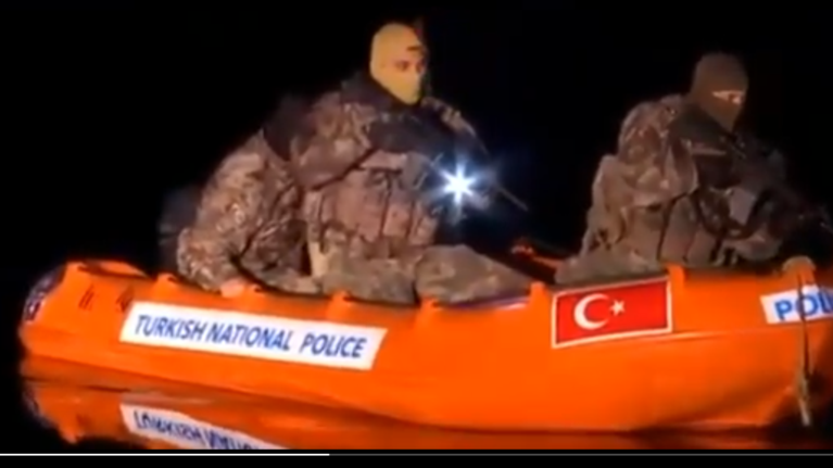 Βίντεο - ντοκουμέντο: Πάνοπλοι Τούρκοι κομάντο προκαλούν με φουσκωτά στον Έβρο