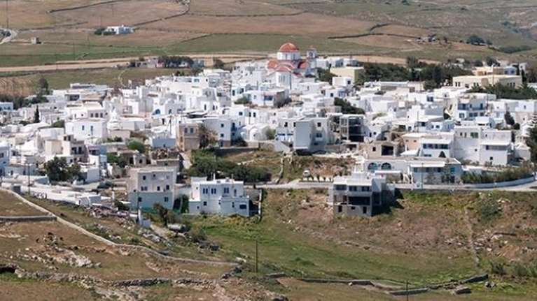 Πάρος: Στον εισαγγελέα οι δύο ανήλικοι - &quot;Είδε 10 άτομα να χτυπούν τον αδερφό του, πήγε να τον σηκώσει και τον μαχαίρωσαν&quot;