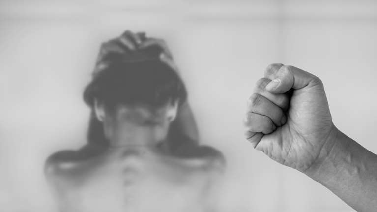 Κορονοϊός: Ο εγκλεισμός φέρνει έκρηξη της ενδοοικογενειακής βίας - Ποιες είναι οι αιτίες