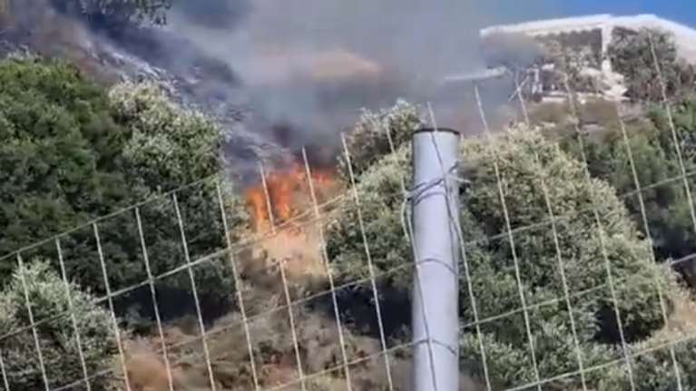 Κως: Υπό έλεγχο η φωτιά σε χαμηλή βλάστηση κοντά σε σπίτια – Ενεργοποιήθηκε το 112