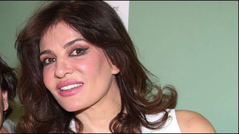 Δήμητρα Ματσούκα: Απλή και αισθησιακή στο θέατρο - Το rib top που συνδύασε με εφαρμοστό girly παντελόνι