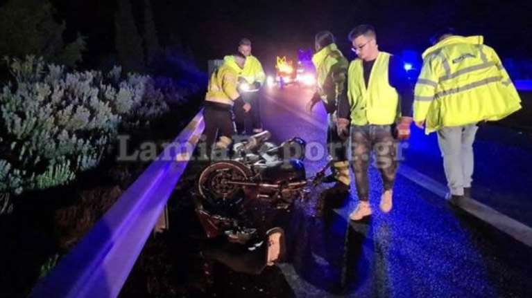 Σοβαρό τροχαίο με 21χρονο στην εθνική έξω από τη Λαμία - Τον έσωσε το κράνος [βίντεο]