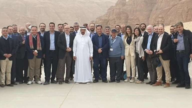 Ο Σαουδάραβας υπουργός Επενδύσεων υποδέχτηκε με μια ελληνική &quot;καλημέρα&quot; τον Άδωνι Γεωργιάδη