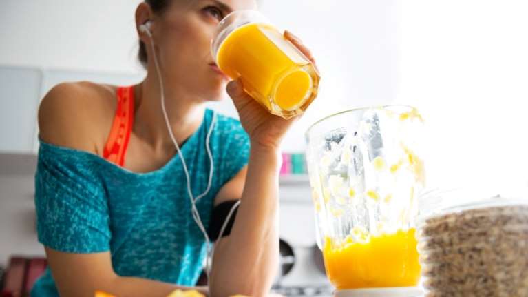 Αποτοξίνωση μόνο με χυμούς για να χάσουμε κιλά: Γιατί μπορεί να είναι επικίνδυνη, σύμφωνα με νέα έρευνα