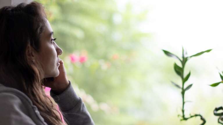 Απόφαση-ορόσημο από τον FDA: Εγκρίθηκε το πρώτο χάπι για την επιλόχειο κατάθλιψη