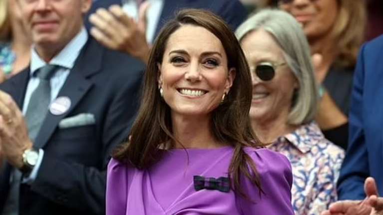 Δεύτερη δημόσια εμφάνιση για την Κέιτ Μίντλετον: Εντυπωσιακή και χαρούμενη στον τελικό του Wimbledon μαζί με την κόρη της Σάρλοτ