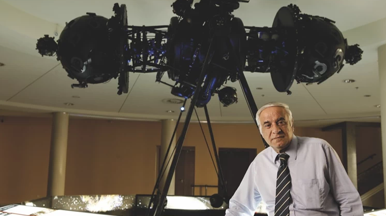 Διονύσης Σιμόπουλος: &quot;Κράτησε το χιούμορ του μέχρι τέλους&quot; - Τι ζήτησε από το παιδί του δύο ημέρες πριν πεθάνει