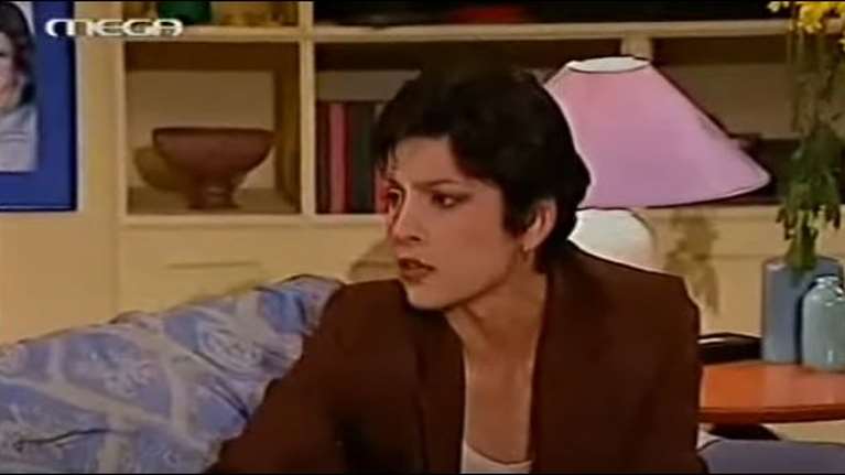 Αγνώριστη η Πόπη Τσαπανίδου με κοντό μαλλί - Η συμμετοχή της στη σειρά &quot;Δύο Ξένοι&quot; το 1998 [Βίντεο]