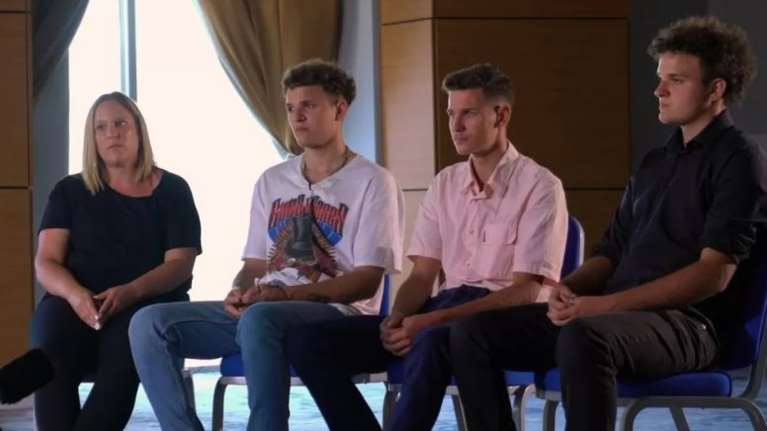 Βρετανή μητέρα σκότωσε τον παιδόφιλο που είχε κακοποιήσει τους 3 γιους της- Μίλησε στο BBC μόλις αποφυλακίστηκε