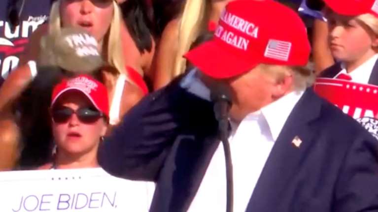 Ανάλυση NYT: Πώς η απόπειρα δολοφονίας κατά του Τραμπ αλλάζει το προεκλογικό τοπίο στις ΗΠΑ