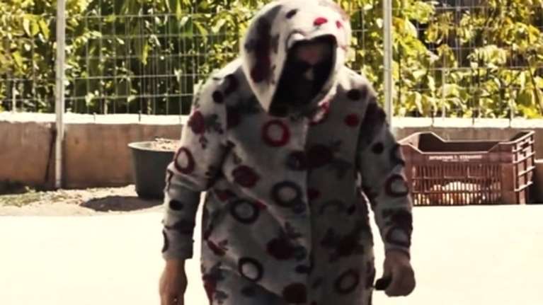 Βοιωτία: &quot;Ήταν μια χαρά κοπέλα, δεν ξέρω πώς κατάντησε&quot; - &quot;Είχε χάσει τον αδερφό της&quot; - Αποκαλυπτικές μαρτυρίες για την 62χρονη