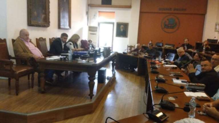 Δεν μαζεύεται με τίποτα ο Μπέος: Αυξάνουμε τα δημοτικά τέλη 25% στον Βόλο γιατί φταίει η &quot;@@@@@@@&quot; η χώρα [βίντεο]