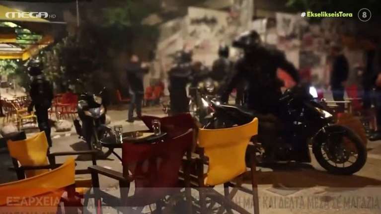 Εξάρχεια: &quot;Διέλυσαν το μισό μαγαζί για να πιάσουν κάποια άτομα&quot; – Τι λέει ο επιχειρηματίας για την επέμβαση της ΕΛΑΣ [βίντεο]