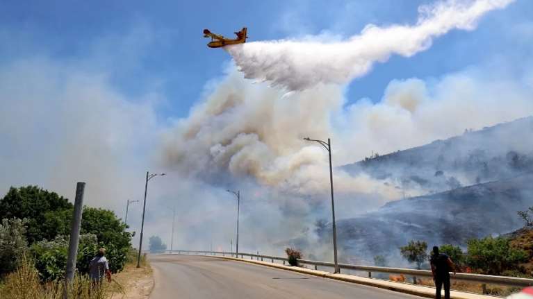 Φωτιά σε δασική έκταση στη Δράμα: Επιχειρούν εννέα εναέρια μέσα