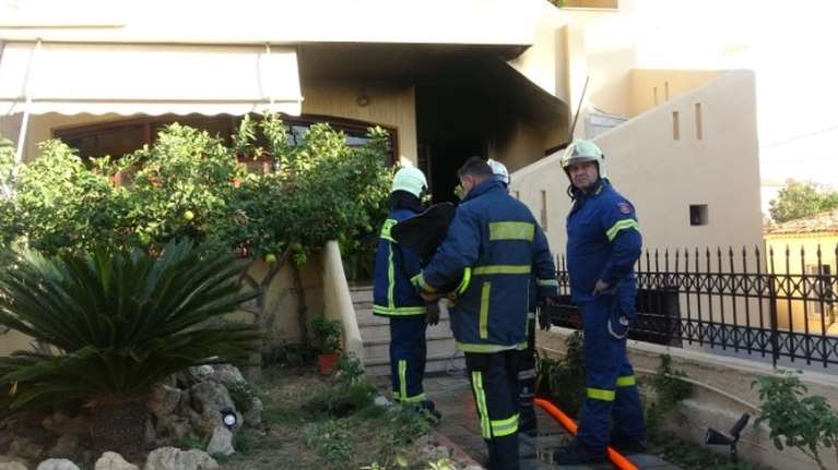 Τραγωδία στη Σάμο: Νεκρό ζευγάρι ηλικιωμένων μετά από φωτιά που ξέσπασε στο σπίτι τους - Τραυματίστηκε η κόρη τους [εικόνες]