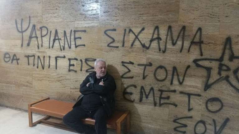 &quot;Επίσκεψη&quot; Ρουβίκωνα στην πολυκατοικία του Ψαριανού: &quot;Σίχαμα, θα πνιγείς στον εμετό σου&quot;